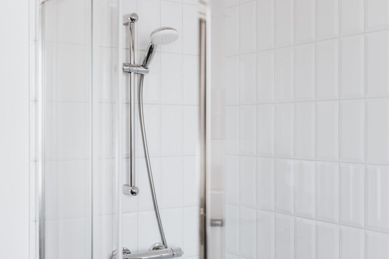 Réseau de distribution sanitaire encastré